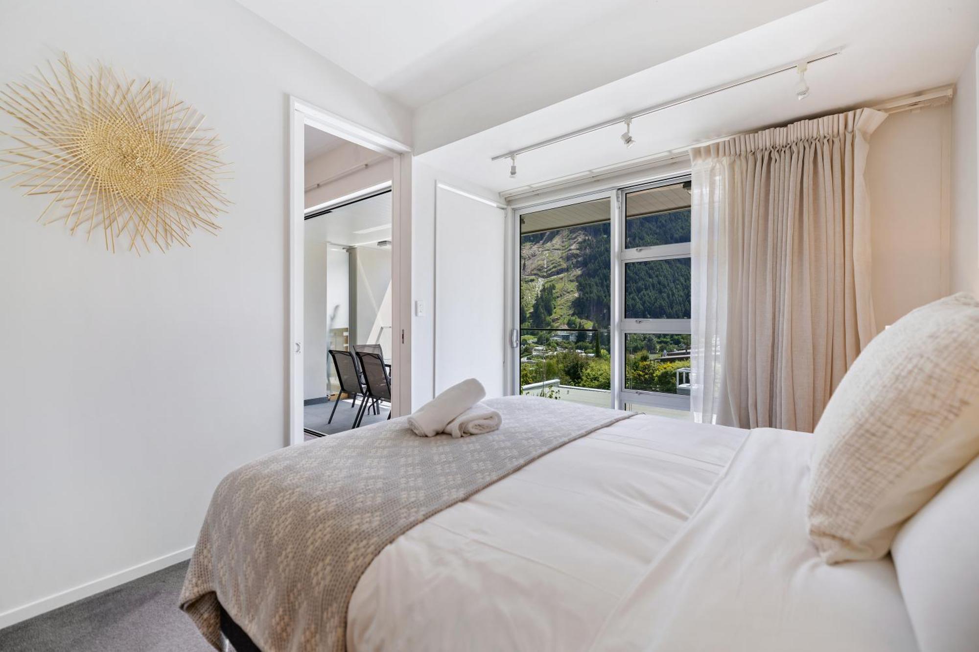 Stylish Haven Luxury Interiors In Prime Location Apartment Queenstown Exterior photo