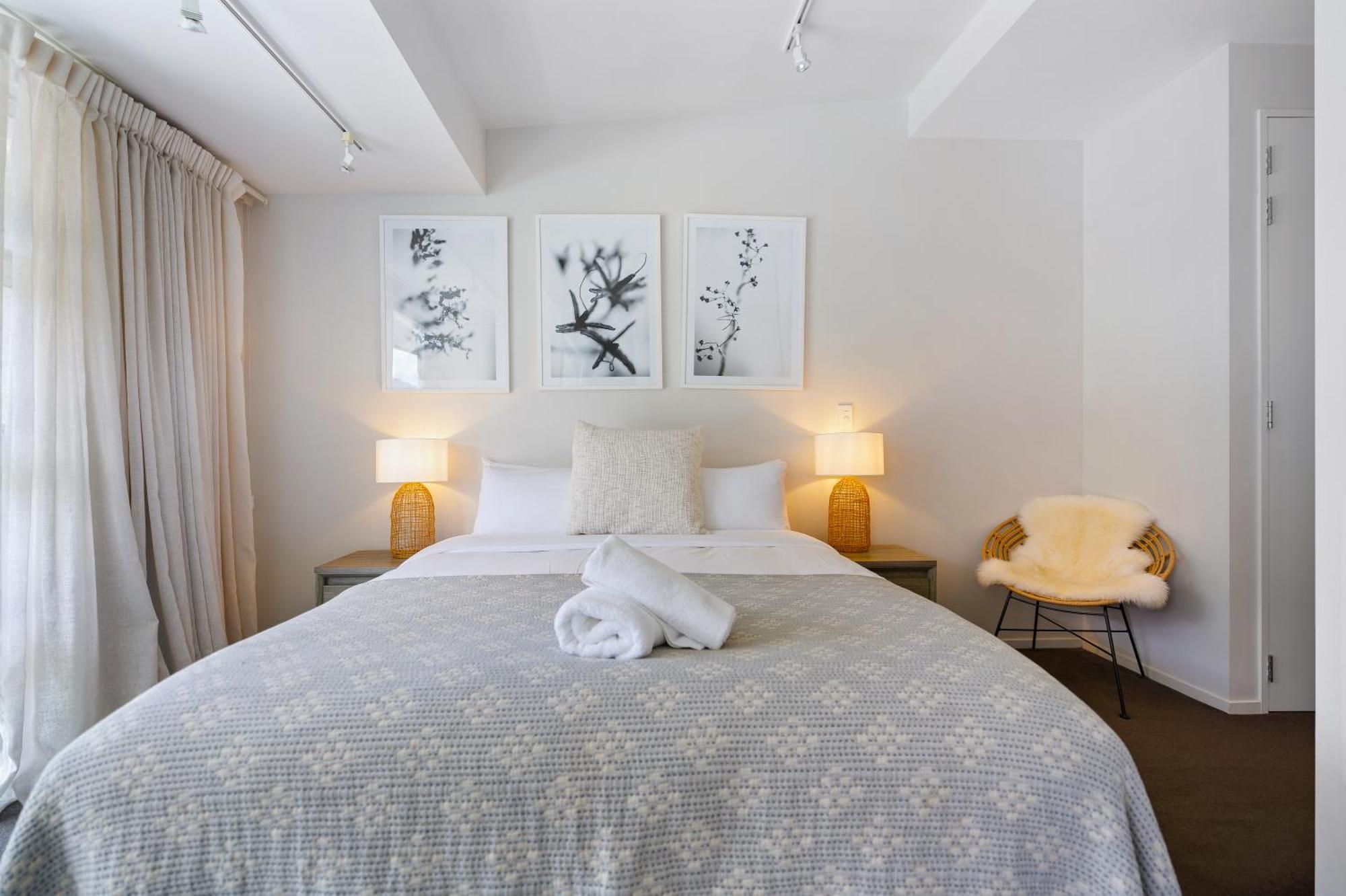 Stylish Haven Luxury Interiors In Prime Location Apartment Queenstown Exterior photo