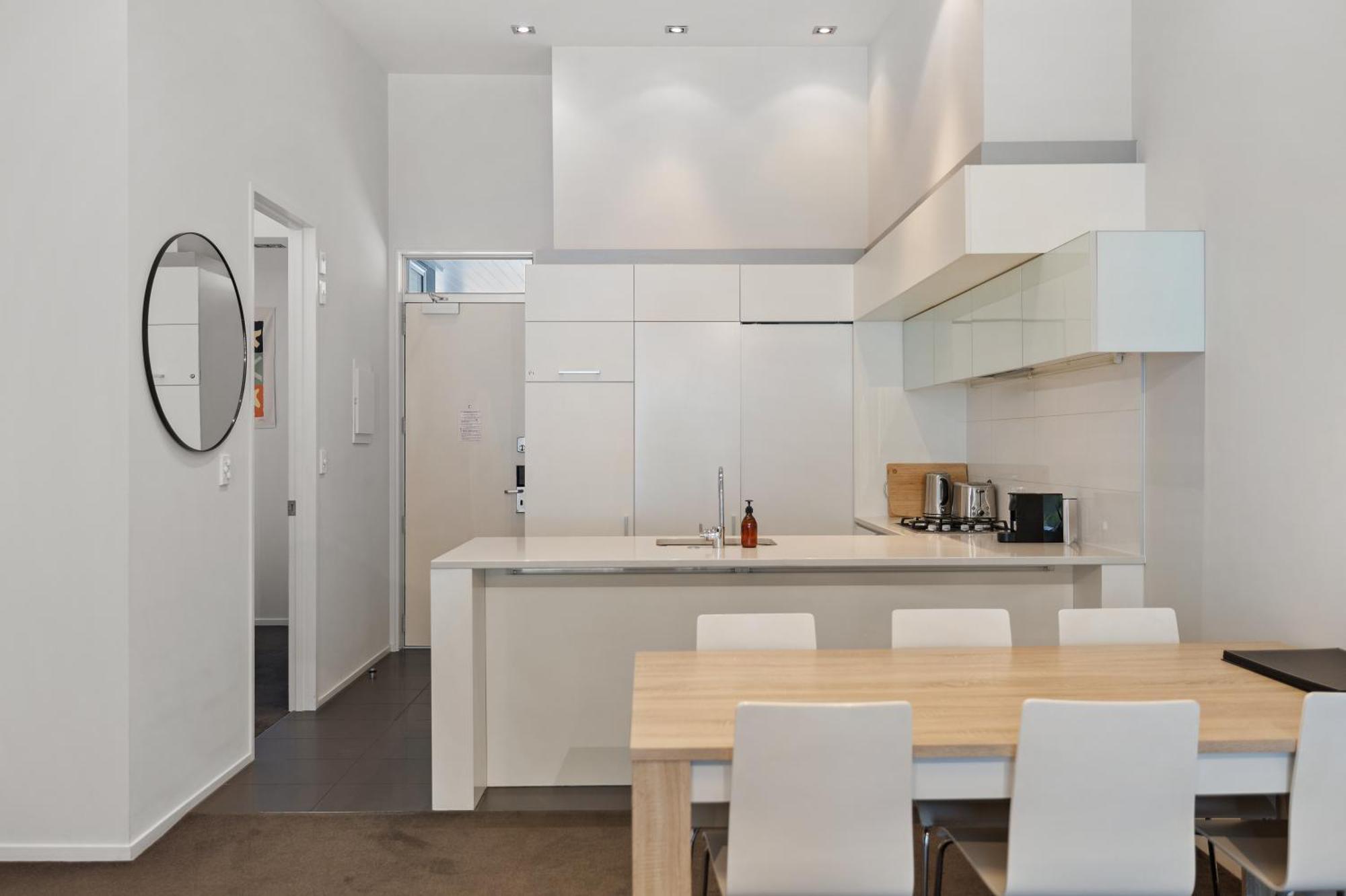 Stylish Haven Luxury Interiors In Prime Location Apartment Queenstown Exterior photo